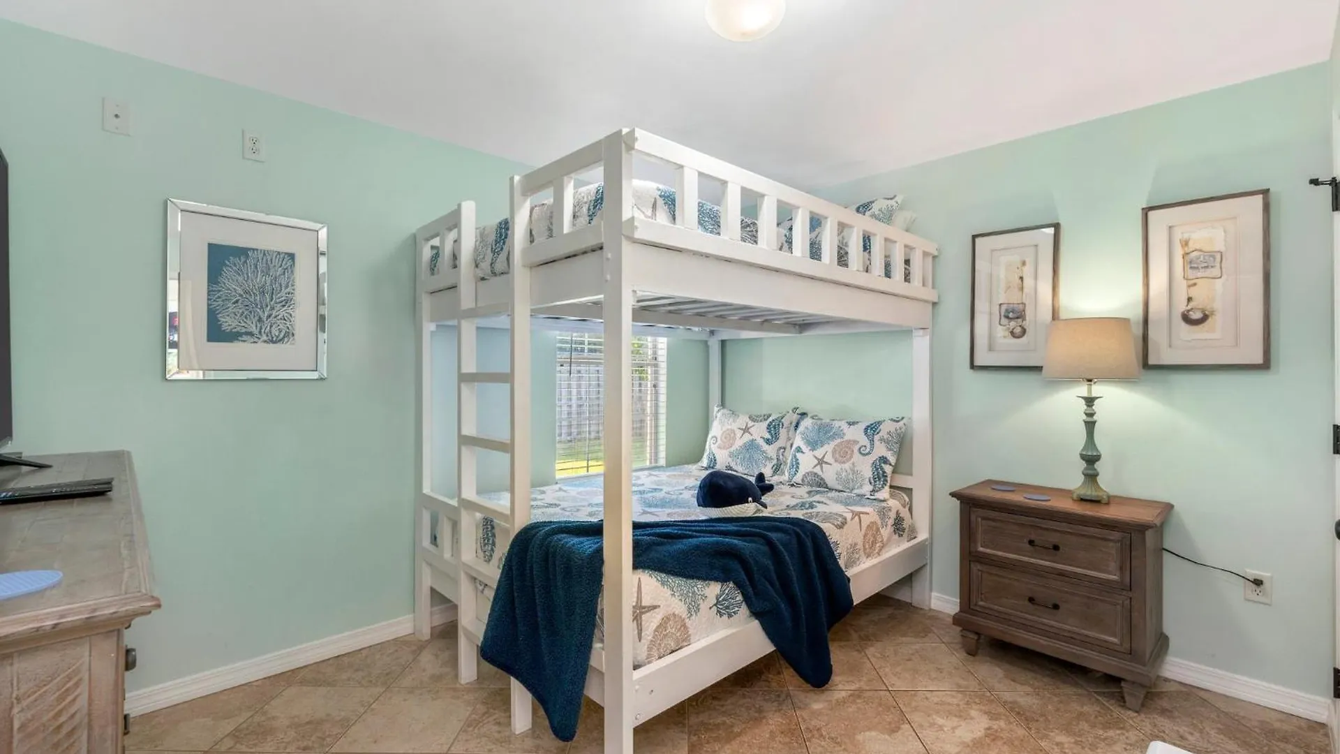 Beautiful Pet Friendly Home! Tropical Pool, Optional Golf Cart & Pool Heat, Minutes To Beach Destin