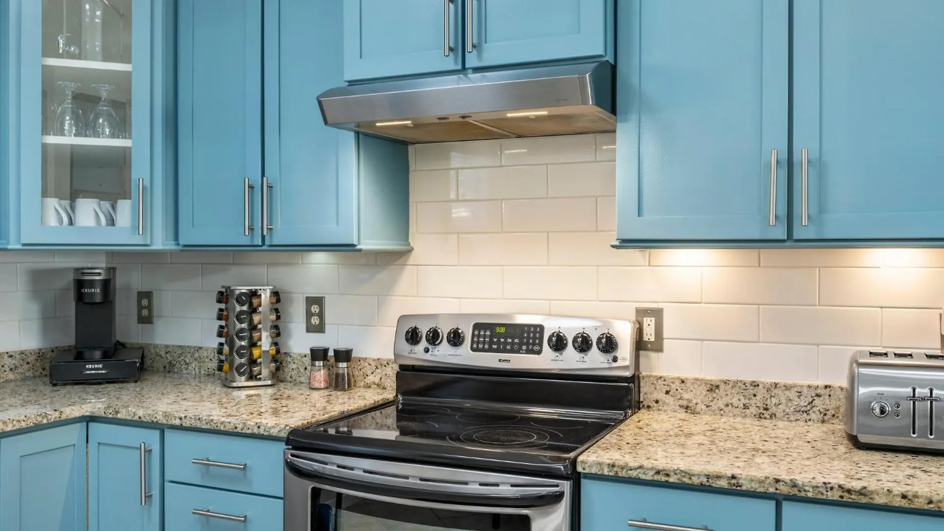 Beautiful Pet Friendly Home! Tropical Pool, Optional Golf Cart & Pool Heat, Minutes To Beach Destin