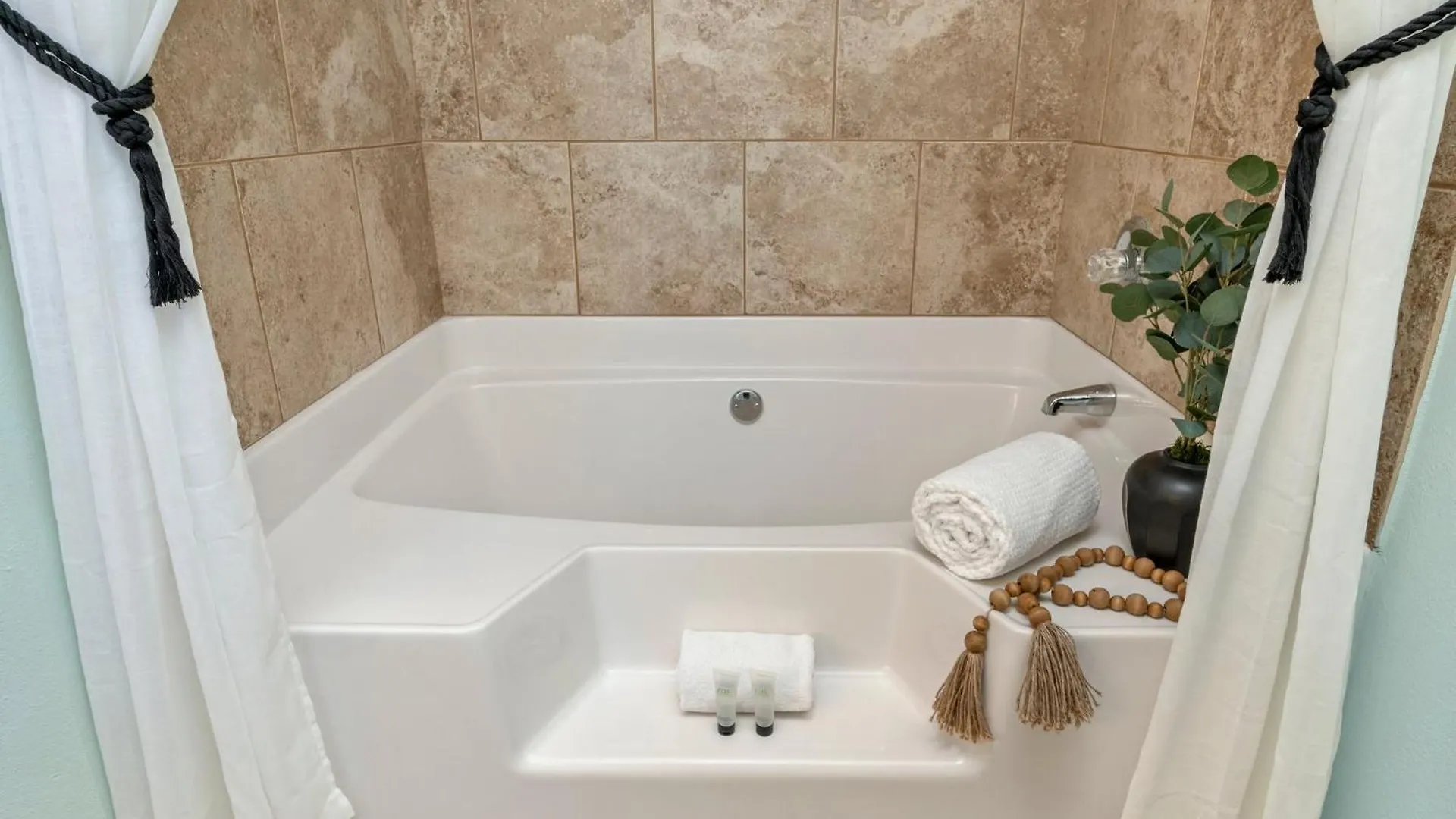 Beautiful Pet Friendly Home! Tropical Pool, Optional Golf Cart & Pool Heat, Minutes To Beach Destin 0*,  Verenigde Staten