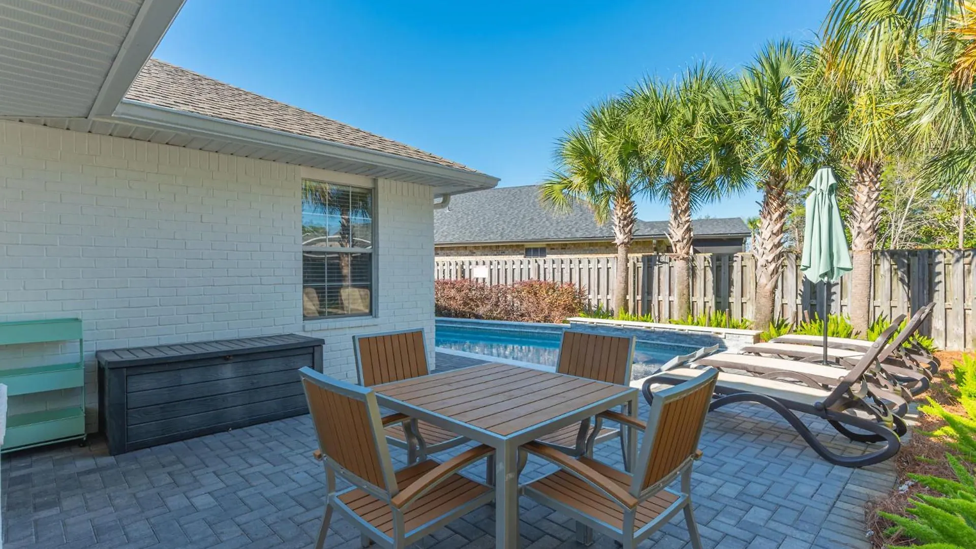 Beautiful Pet Friendly Home! Tropical Pool, Optional Golf Cart & Pool Heat, Minutes To Beach Destin